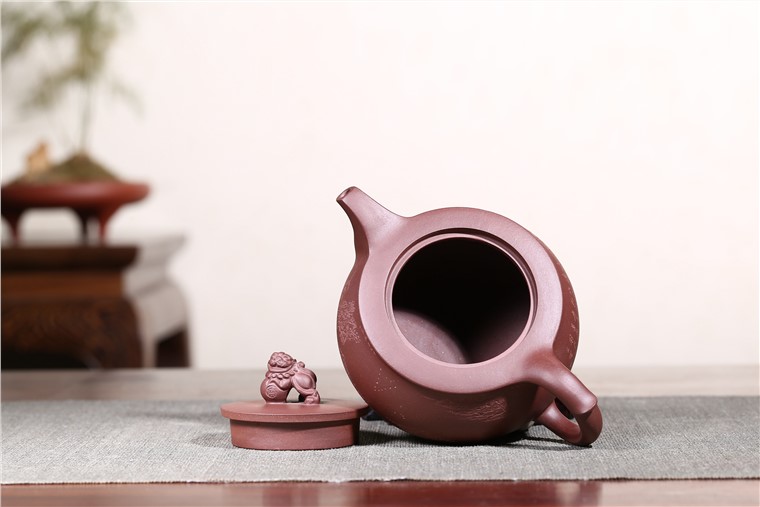 顾建芳作品 三足狮球图片