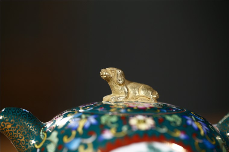 邵美华作品 金犬纳福
