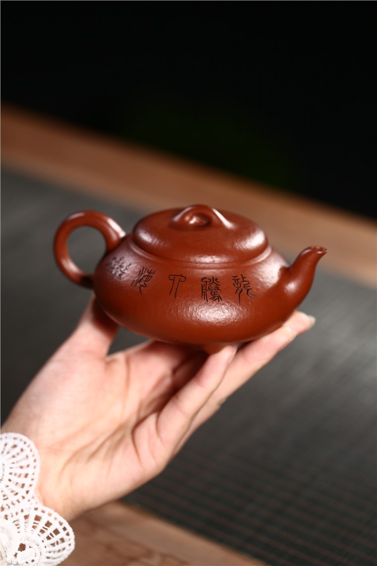 郁晴作品 龙腾入海图片