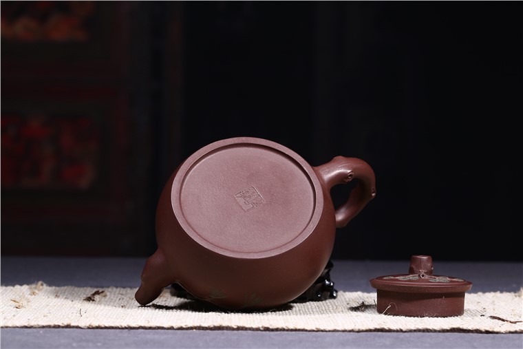 邵云琴作品 梅松壶