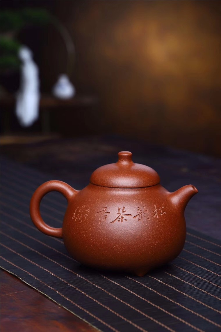 李昌鸿作品 三足乳鼎