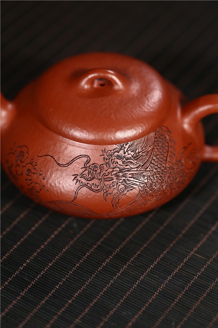郁晴作品 龙腾入海图片