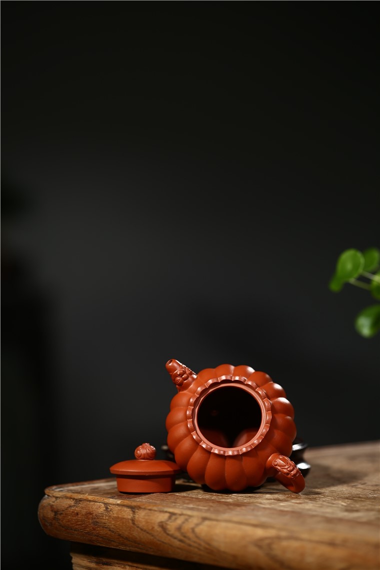范菊英作品 龙韵菊囊