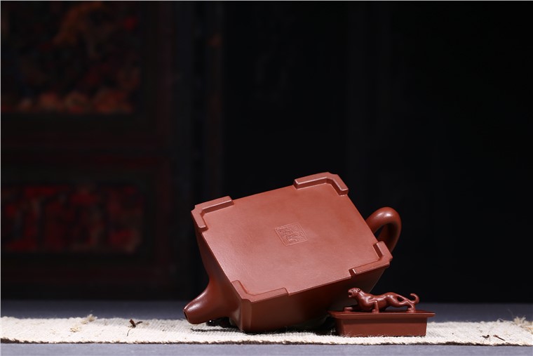 邵云琴作品 四方尊狮