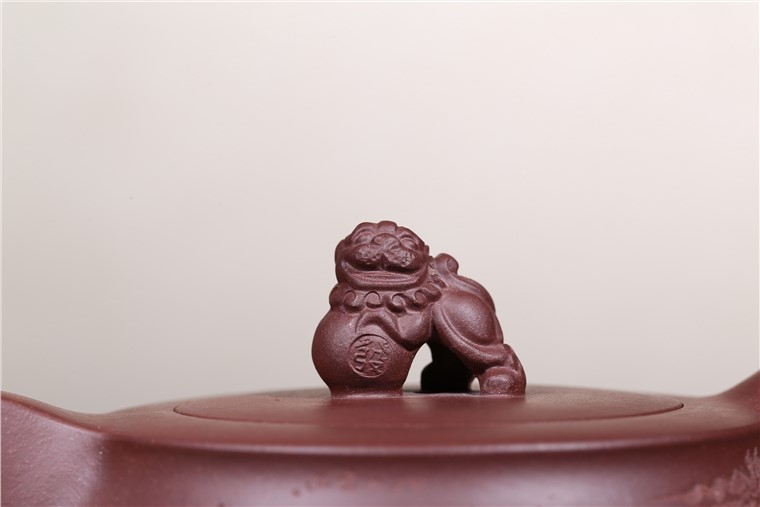 顾建芳作品 三足狮球图片