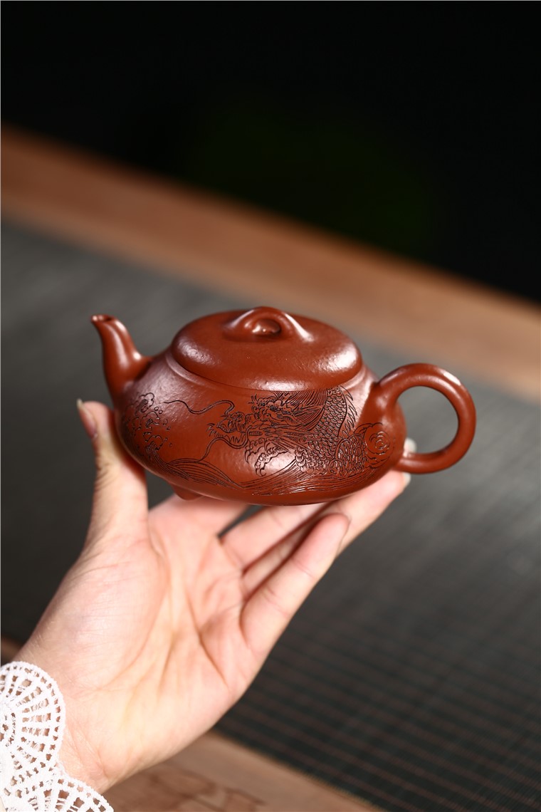 郁晴作品 龙腾入海图片