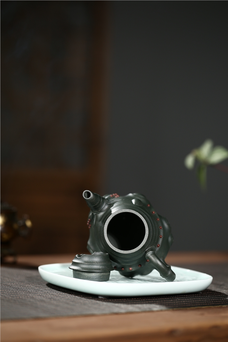 顾旭英作品 竹根壶