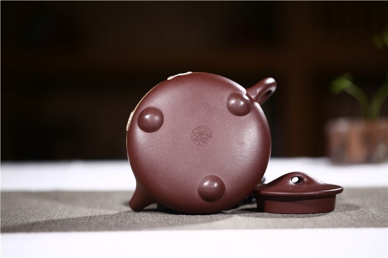 周孝忠作品 卧虎藏龙