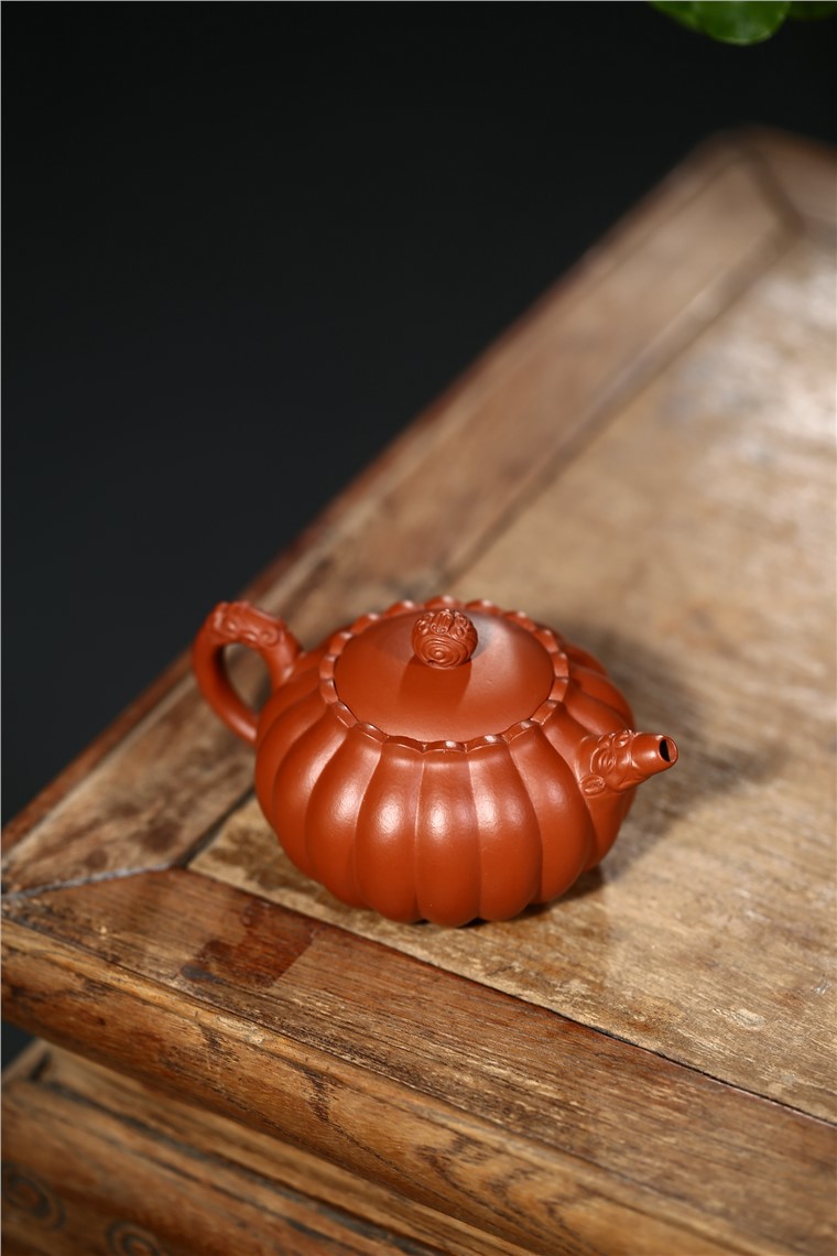 范菊英作品 龙韵菊囊