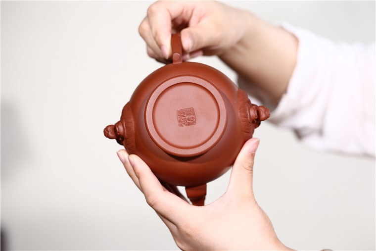 吴赛春作品 瑞狮纳福