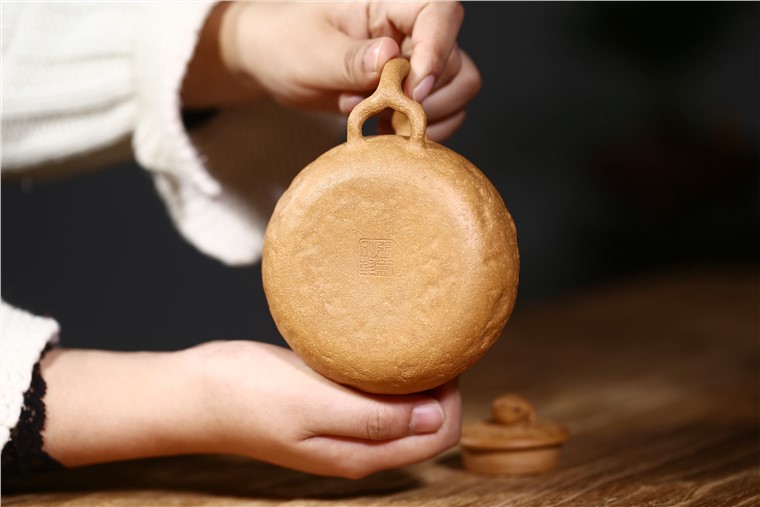 张剑作品 金蟾供春