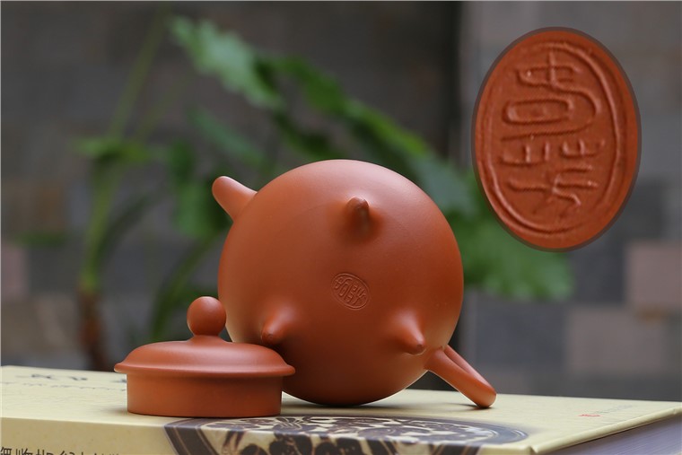 潘春芳作品 三脚潘壶