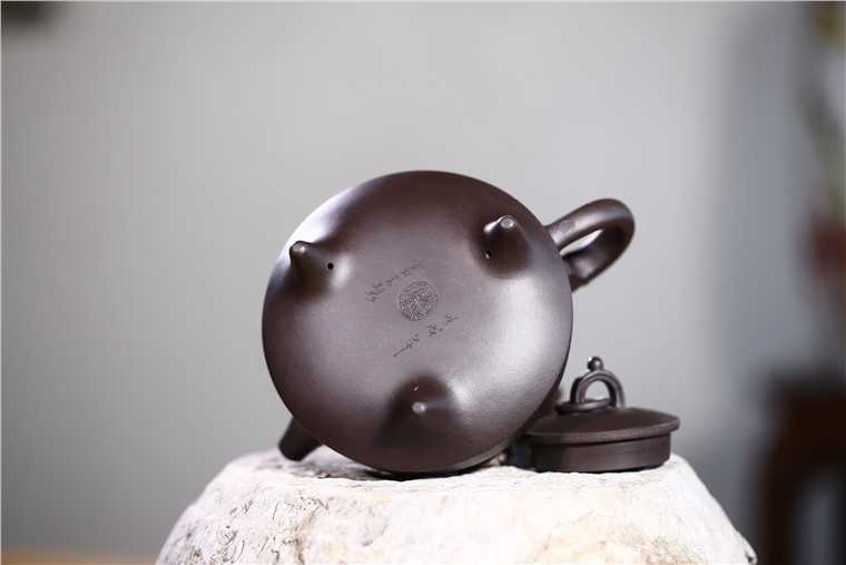 吴赛春作品 环龙三足