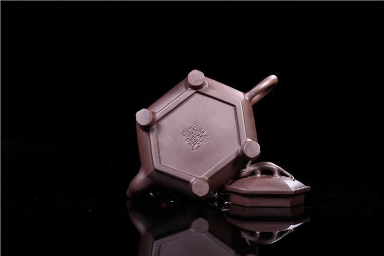 顾建芳作品 六方瑞兽