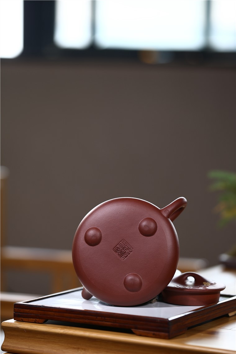 蒋春帆作品 润梅石瓢