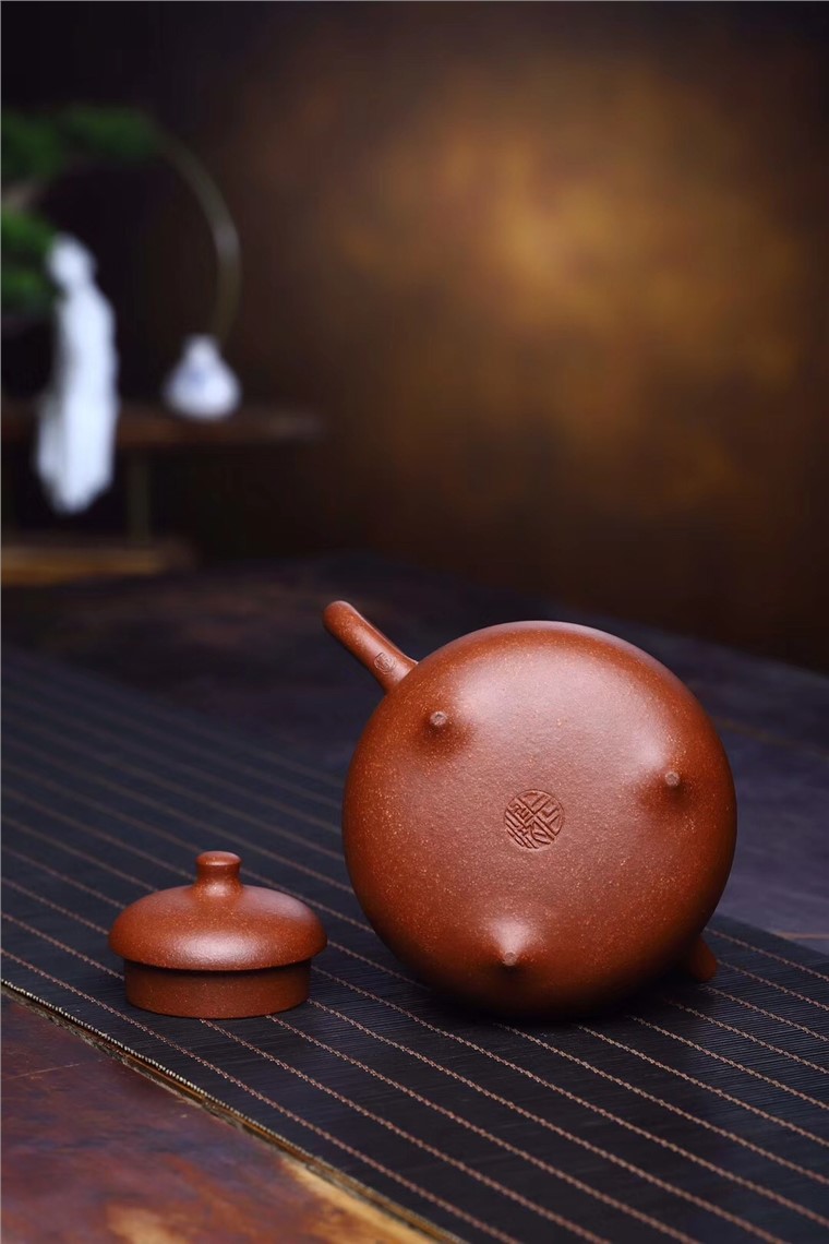 李昌鸿作品 三足乳鼎