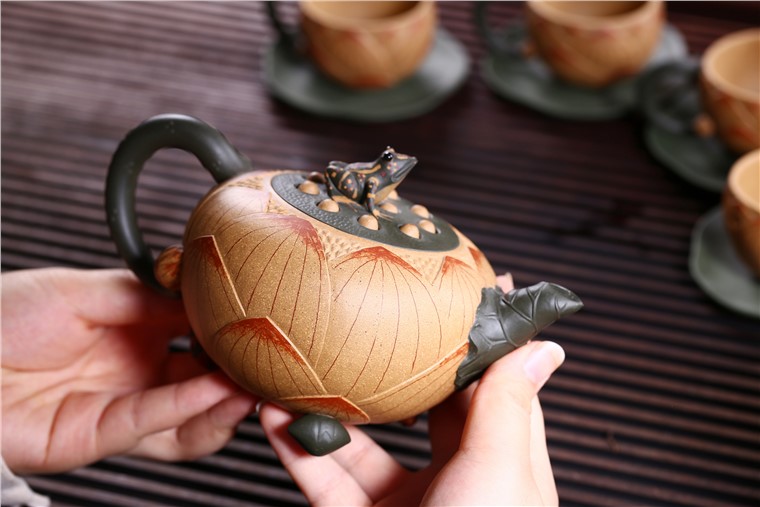 张剑作品 青蛙莲子图片