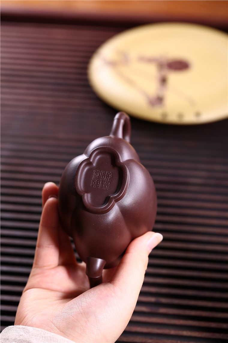徐勤作品 腰圆菱花