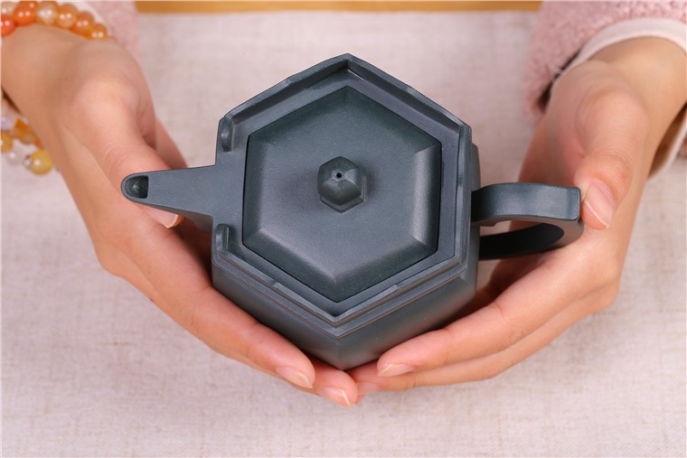 邵云琴作品 六方僧帽