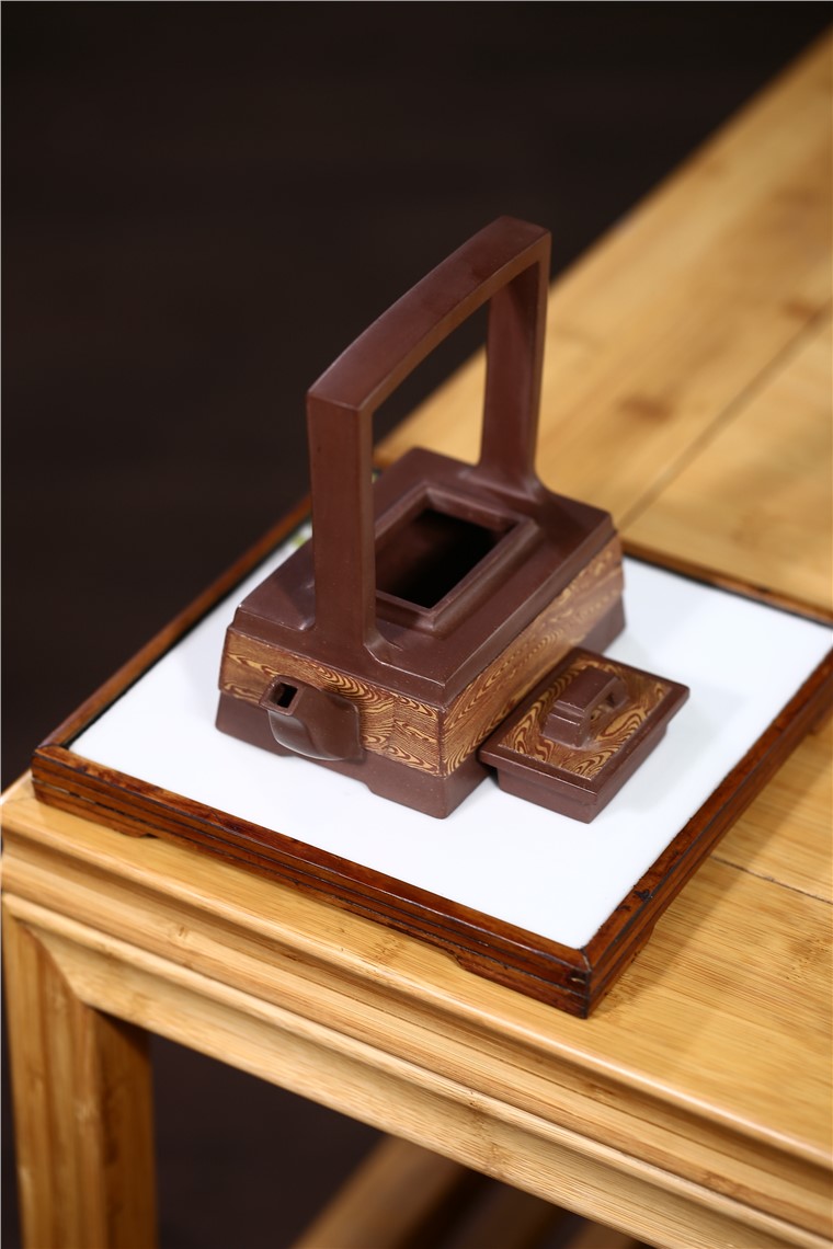 邵云琴作品 玉带提梁