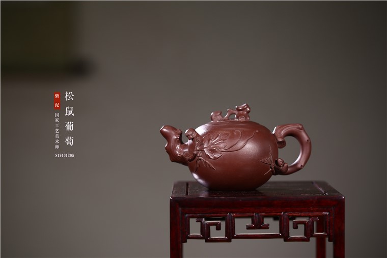顾旭英作品 松鼠葡萄图片
