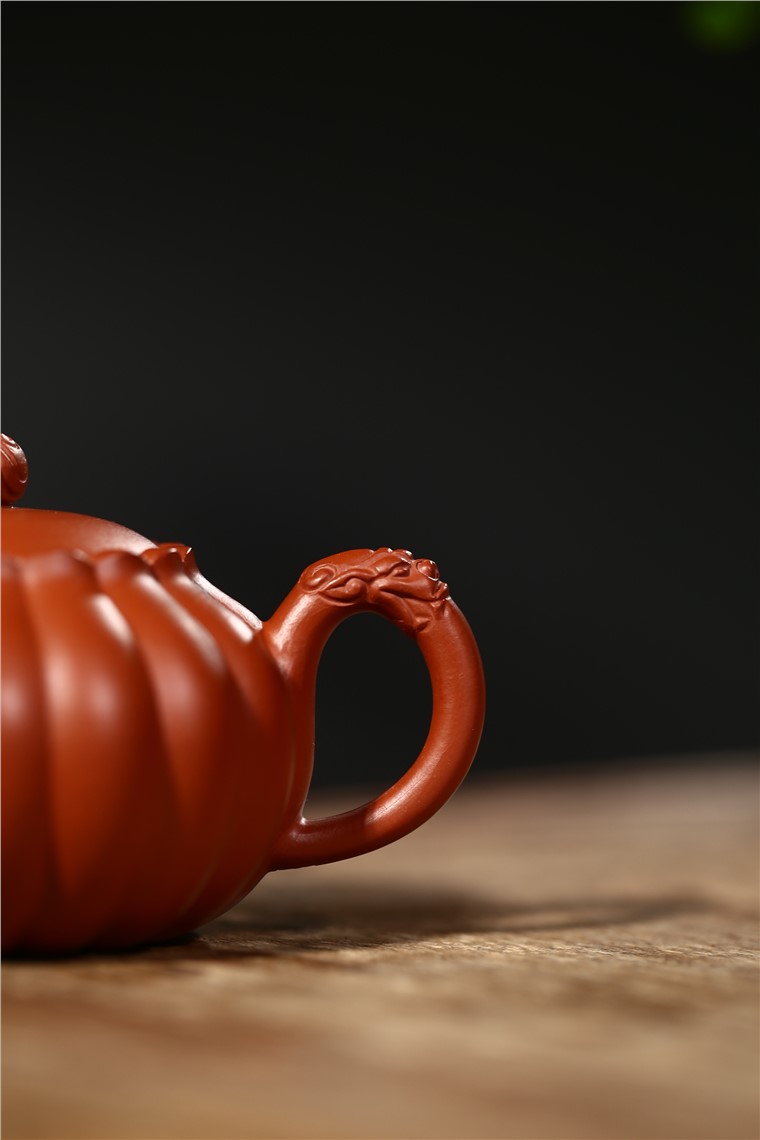 范菊英作品 龙韵菊囊