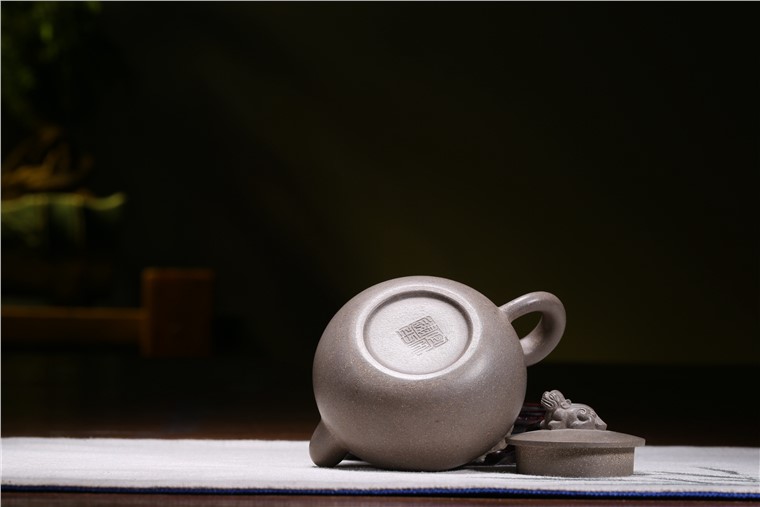 高建中作品 祥狮