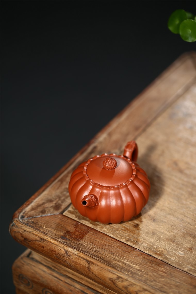 范菊英作品 龙韵菊囊