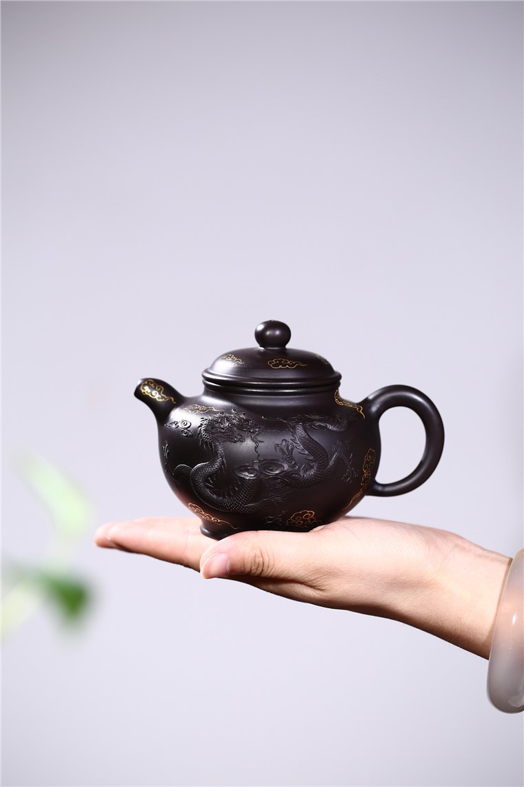 吴吉作品 云龙掇只