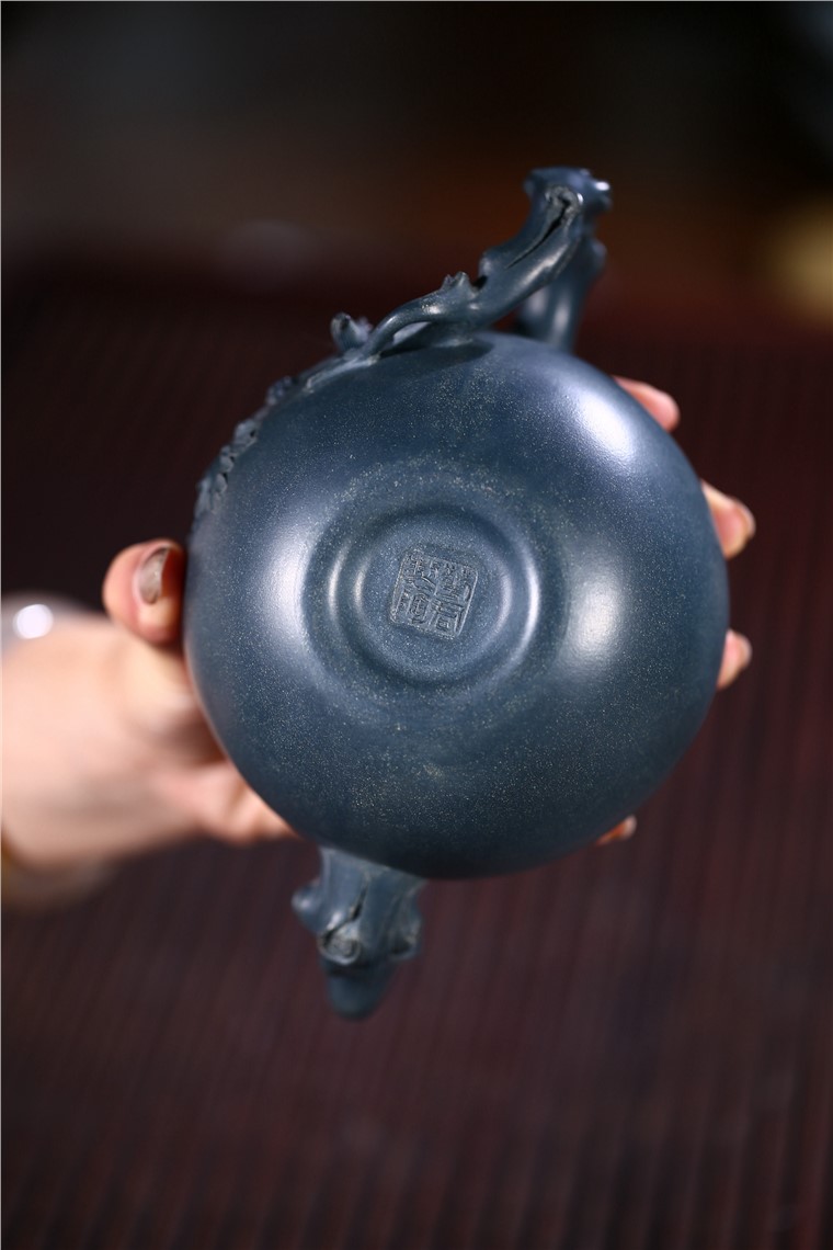 姚华君作品 松鼠葡萄