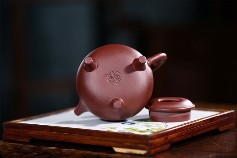周瑞成作品 三足牛盖