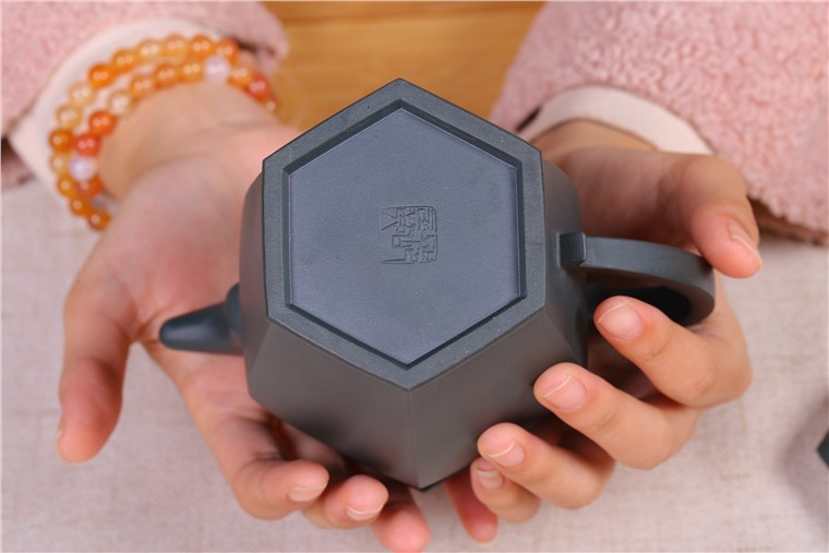 邵云琴作品 六方僧帽