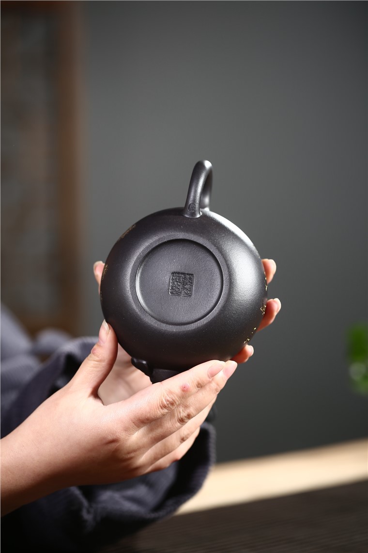 顾旭英作品 虎啸山河