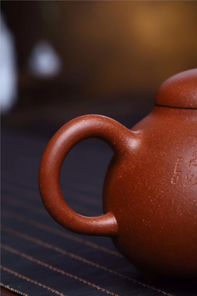 李昌鸿作品 三足乳鼎