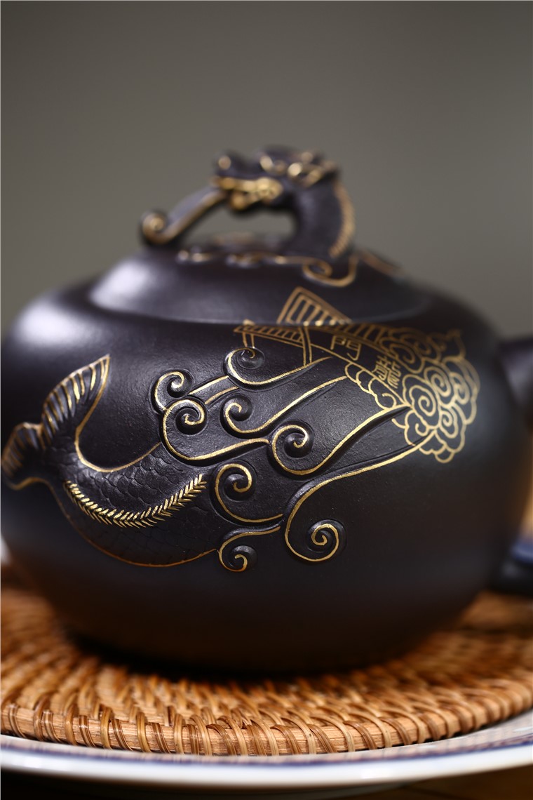 顾旭英作品 蛟龙戏水图片
