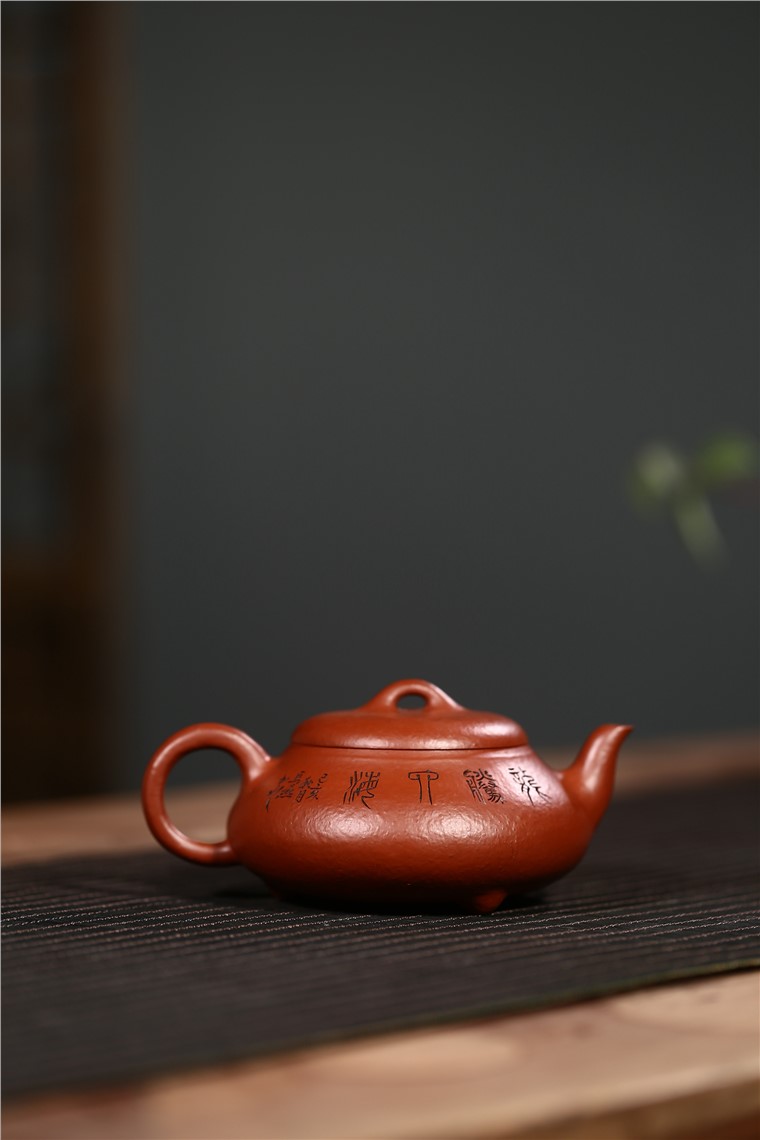 郁晴作品 龙腾入海图片