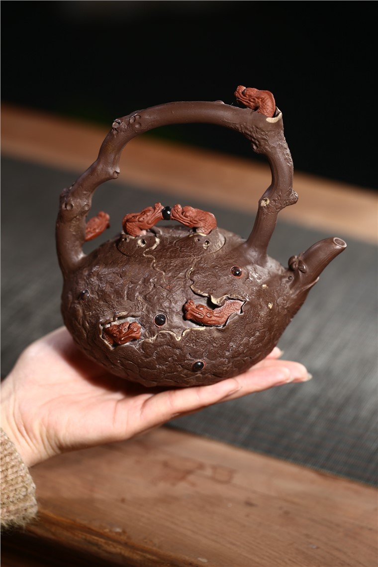 张剑作品 九龙戏珠提梁图片
