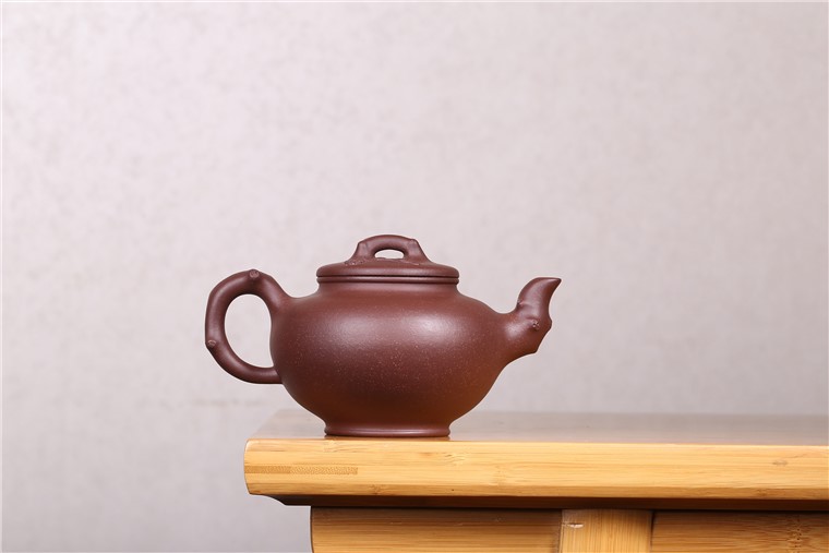 顾旭英作品 傲梅图片