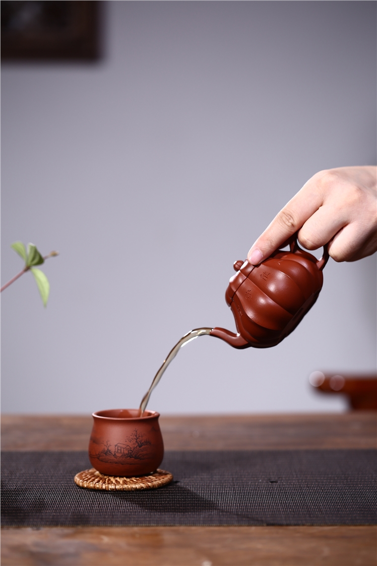 徐勤作品 菱韵潘壶