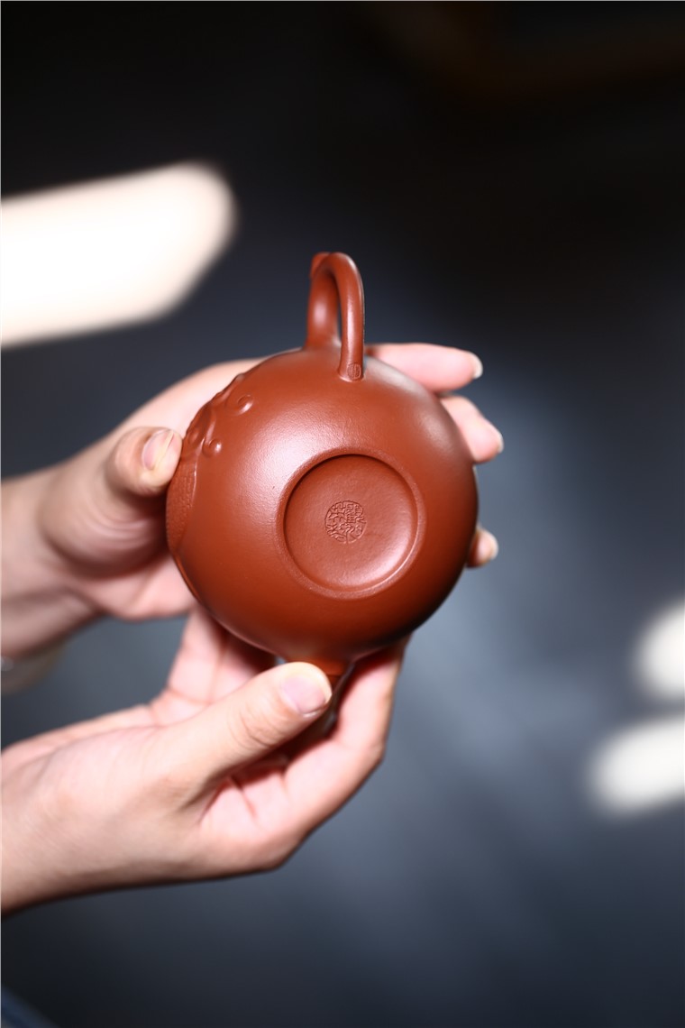 顾旭英作品 蛟龙戏水