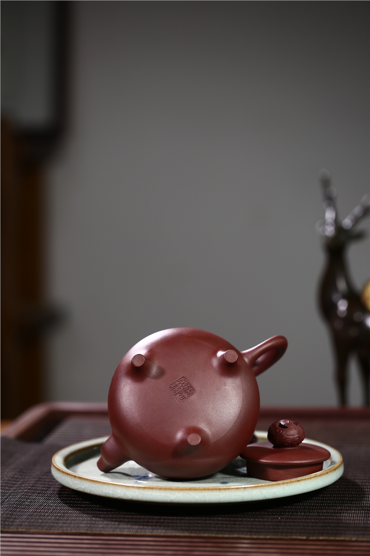 顾旭英作品 瑞兽