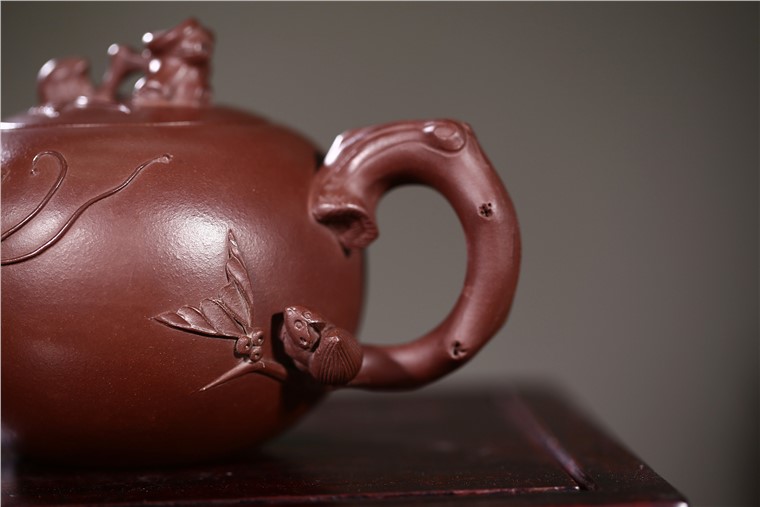 顾旭英作品 松鼠葡萄图片