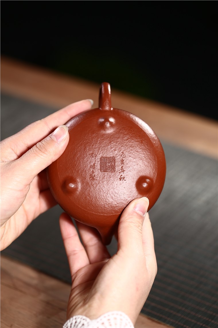 郁晴作品 龙腾入海图片