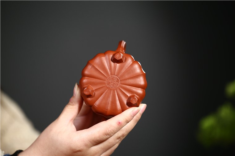 范菊英作品 高菱花石瓢
