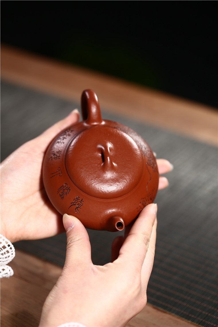 郁晴作品 龙腾入海图片
